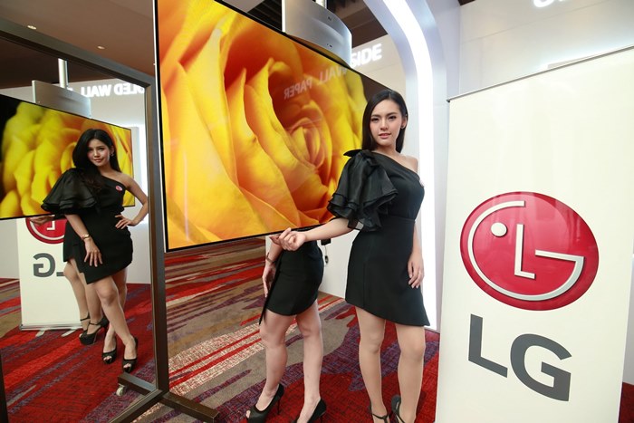 lg-oled-signage-next-generation-of-display-2016_dual-view-flat
