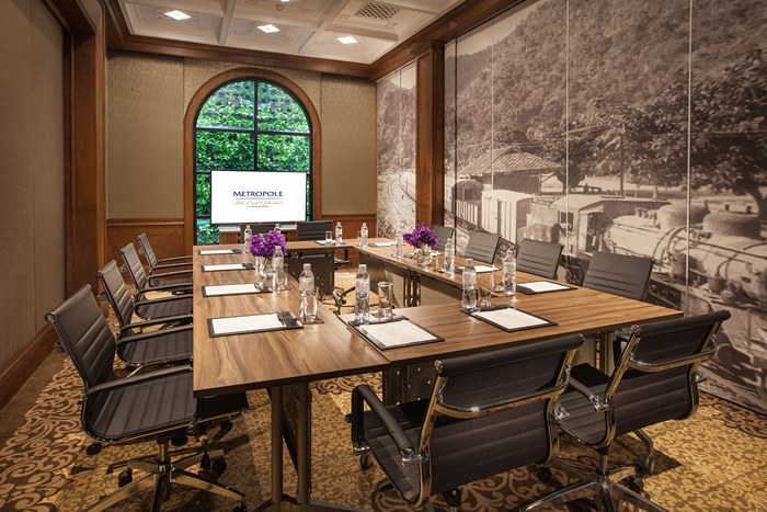 sr_thailand_bkk_metropole_boardrm-hr
