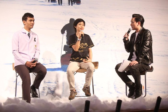 ทพ.หญิง นภัสพร ชำนาญสิทธิ์ (หมออีม) ร่วมแชร์ประสบการ์ นั่งกลาง