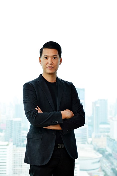 1. นายชานนท์ จิรายุกุล ผู้บริหารสูงสุดฝ่ายขาย บริษัท ไทย ออปโป้ จํากัด